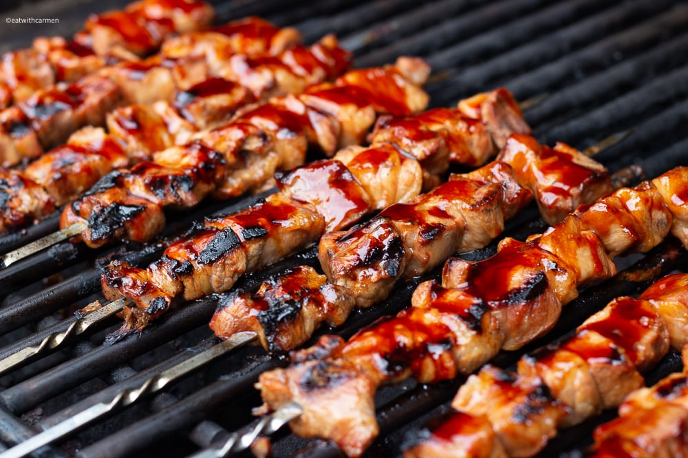 barbecuing por skewers