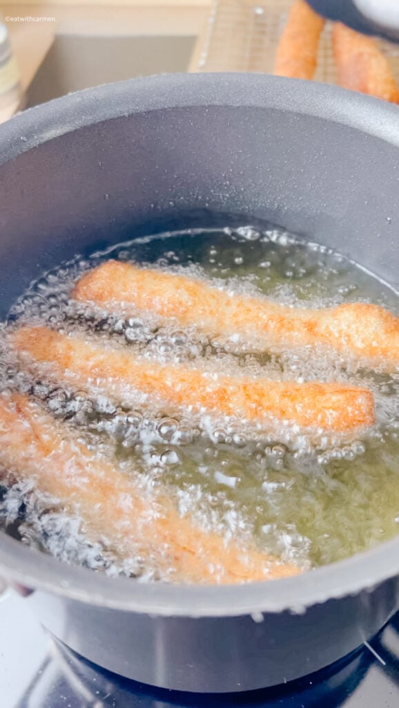 deep frying lumpia