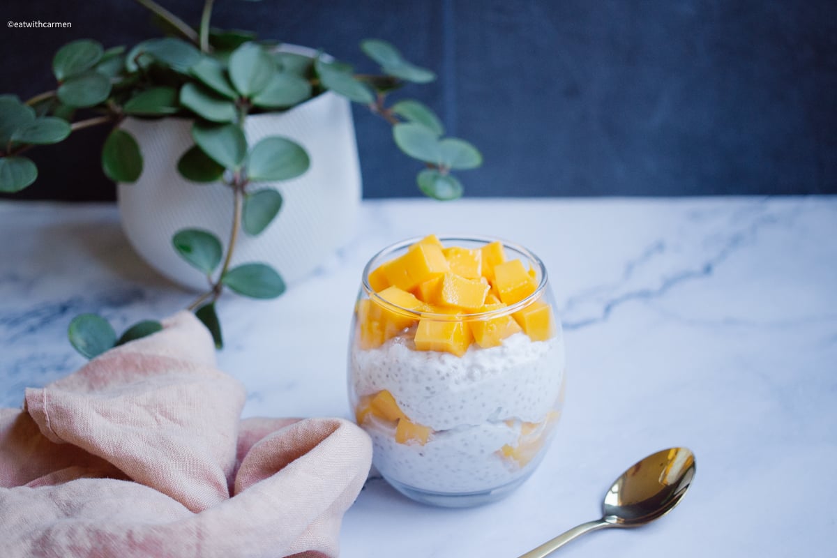 coconut chia pudding with mango