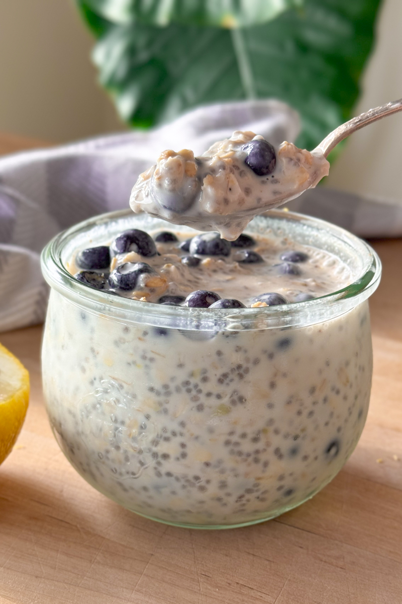 overnight oats blueberry lemon